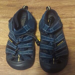 Kids keens sandals sz 10 blue